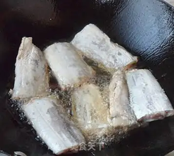 Make Dry-burned fish step 1