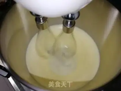 Make Six-inch cream cake step 2