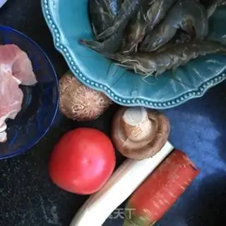 Make Cheese and shrimp and pasta step 1