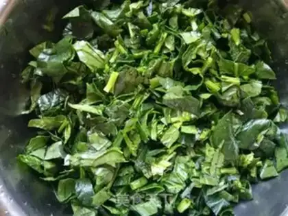 Make Steamed spinach step 1
