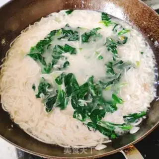 Make Peanut spinach noodles step 4