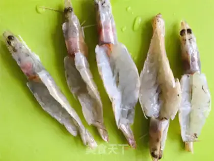Make Garlic fan shrimp step 2