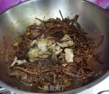 Make Spicy pots of tea and mushrooms step 10
