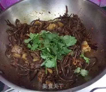 Make Spicy pots of tea and mushrooms step 12