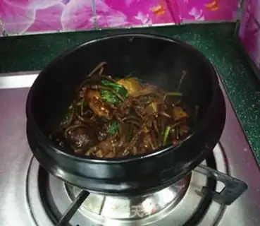 Make Spicy pots of tea and mushrooms step 13