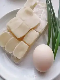 Make Eggs and cakes step 0