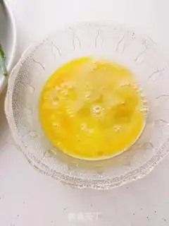 Make Eggs and cakes step 1