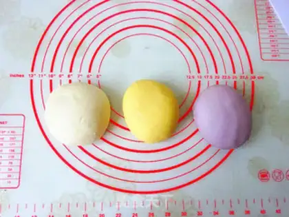 Make Five-coloured noodles step 1