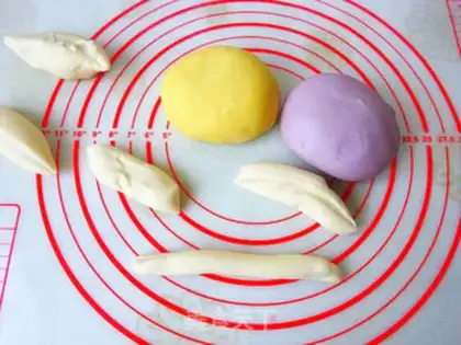 Make Five-coloured noodles step 2