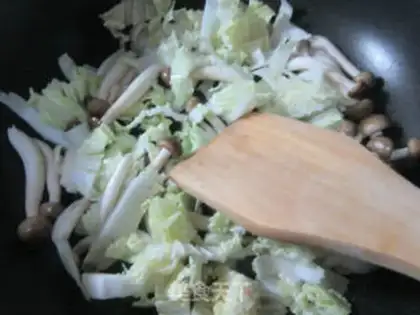 Make Crab-flavored cabbage step 1
