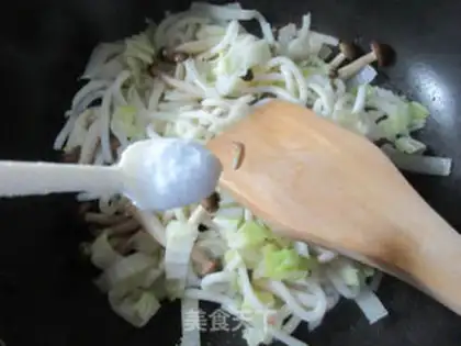 Make Crab-flavored cabbage step 3