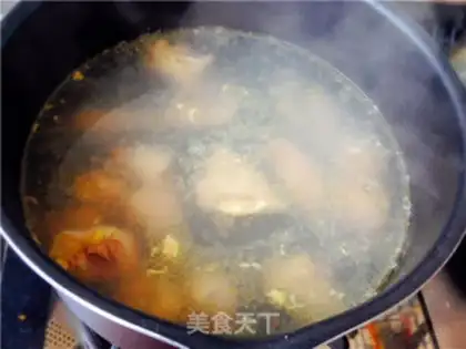 Make ♪ ♪ Black-tree chicken soup ♪ step 1