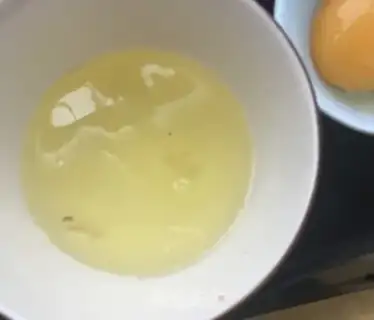 Make Steaked eggs step 1
