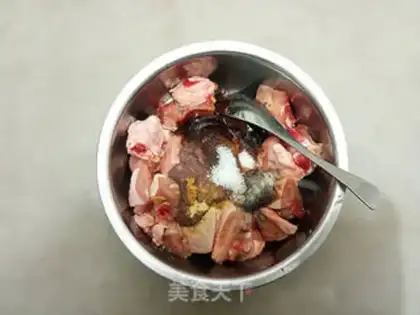 Make Chicken leg with shrimp sauce step 1
