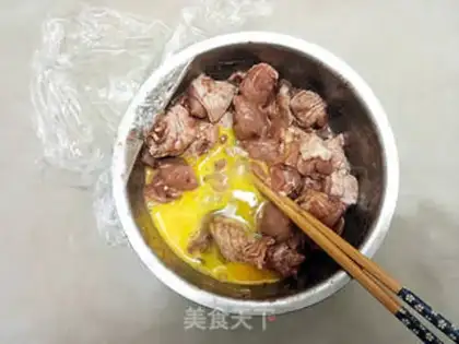 Make Chicken leg with shrimp sauce step 3