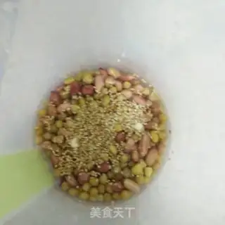 Make Peanut sesame soy sauce step 0