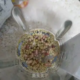 Make Peanut sesame soy sauce step 1