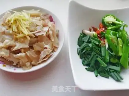 Make Garlic sprouts step 1