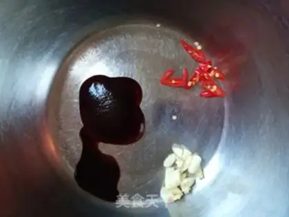Make Spicy spinach step 1