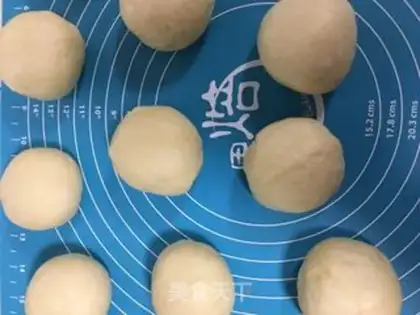 Make Chinese pinetail toast step 7