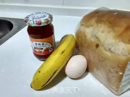 Make Toast banana rolls step 0