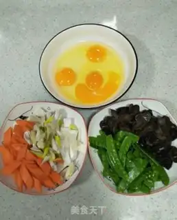 Make Red, green, yellow, white, black, five step 3