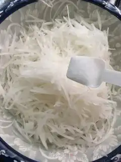 Make A radish meat bun step 0