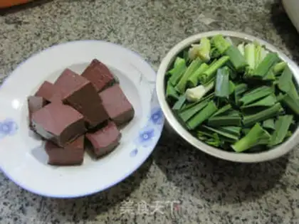 Make Garlic fried duck blood step 0