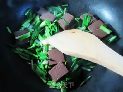 Make Garlic fried duck blood step 3