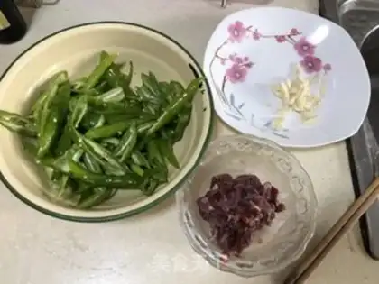 Make Beef with green pepper step 0