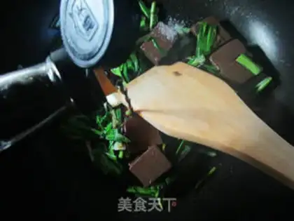 Make Garlic fried duck blood step 5