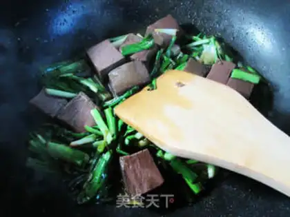 Make Garlic fried duck blood step 6