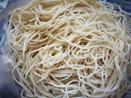 Make Shrimp bean cursing noodles step 1