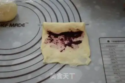 Make Blueberry jam bread step 3
