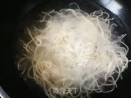 Make Shrimp bean cursing noodles step 2