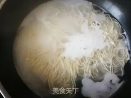 Make Shrimp bean cursing noodles step 3