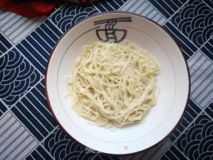 Make Shrimp bean cursing noodles step 4