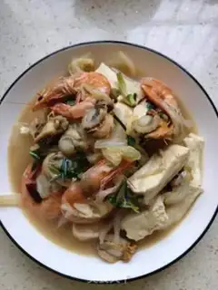 Make Shrimp gravy, bean curd seafood step 8