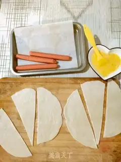 Make Squeaky-skinned ham rolls step 1