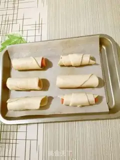 Make Squeaky-skinned ham rolls step 3