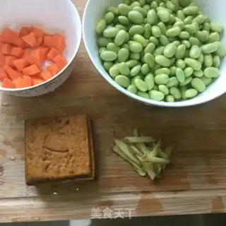 Make Five flowers and three colors step 0