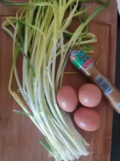 Make Garlic ham and eggs step 0