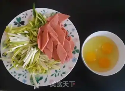 Make Garlic ham and eggs step 1