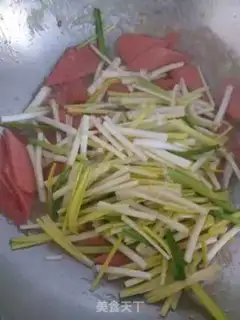 Make Garlic ham and eggs step 5