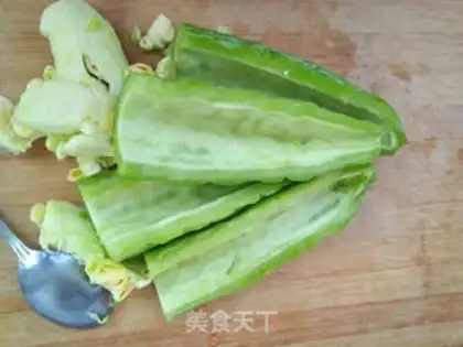 Make Mocked eggs with bitter gourds step 0