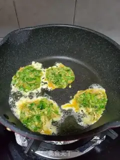 Make Sausage shrimp omelet step 7