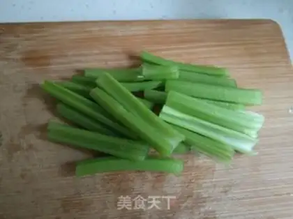 Make Celery fried beans step 1