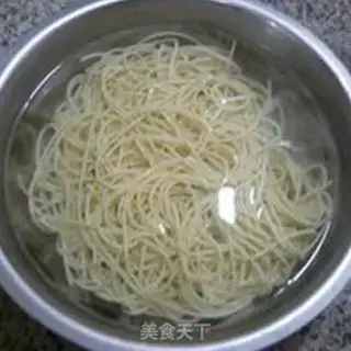 Make Onion leaves, thin meat noodles step 0