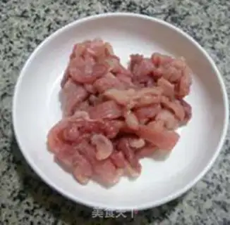 Make Onion leaves, thin meat noodles step 1