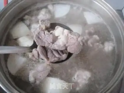 Make Lamb radish soup step 1